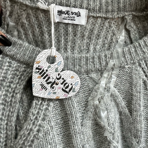 Shoulder Cut Out Cable Knit Pullover Sweater - Picture 10 of 11